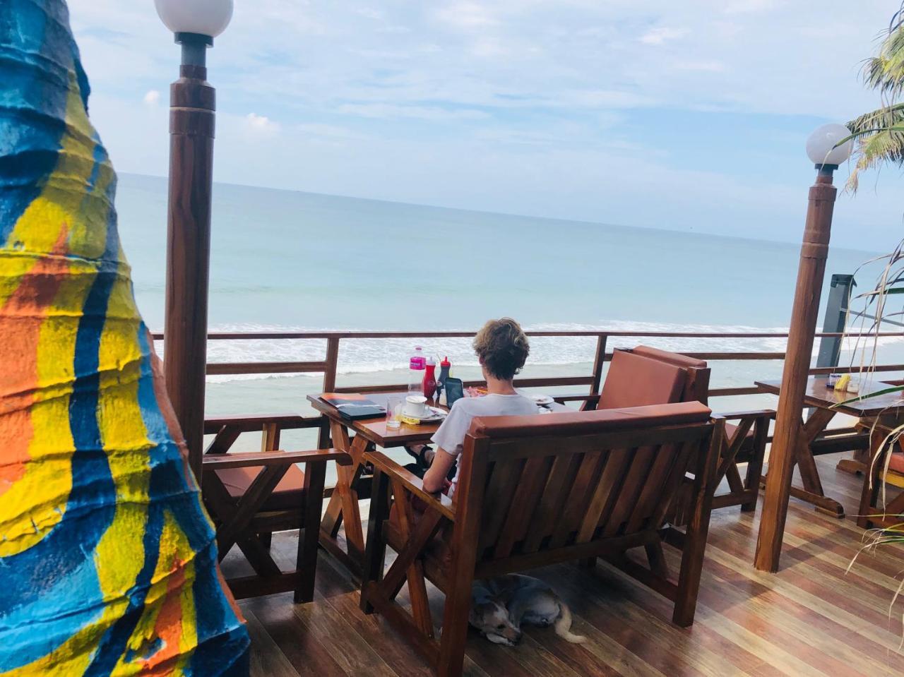 Black Beach Resort Varkala Exterior foto